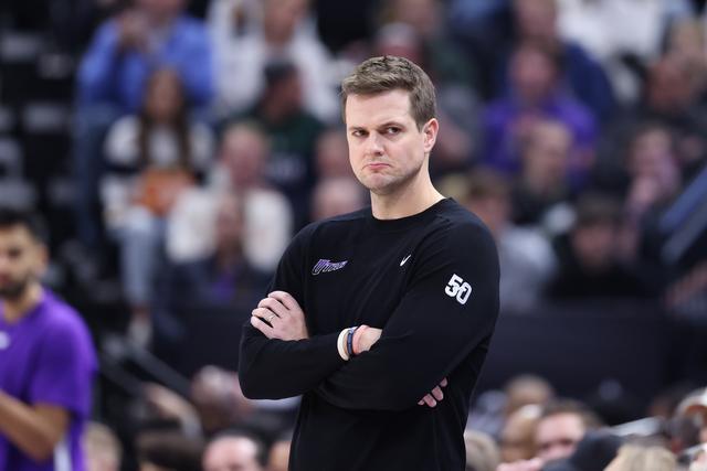 萨林杰31+15深圳2-1北控晋级八强 陈国豪30+9